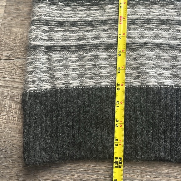 Elegant Charcoal White Striped Knit Turtleneck Sweater, Women’s Sz M, NEW - Picture 9 of 12
